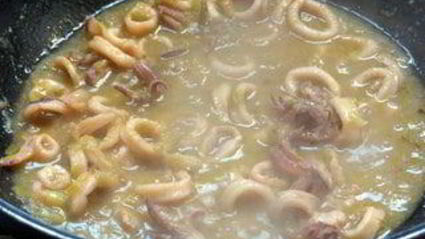 домашняя красная музыкальная паста с соусом из кальмаров