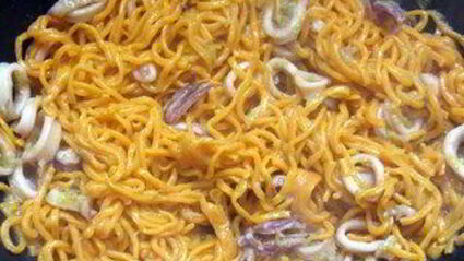 домашняя красная музыкальная паста с соусом из кальмаров