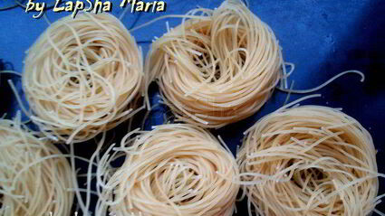 гнезда из спагетти с куриным филе