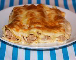 Каннеллони с фаршем под соусом бешамель