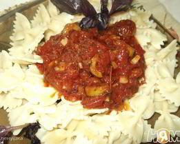 Макароны Бантики в соусе из томатов