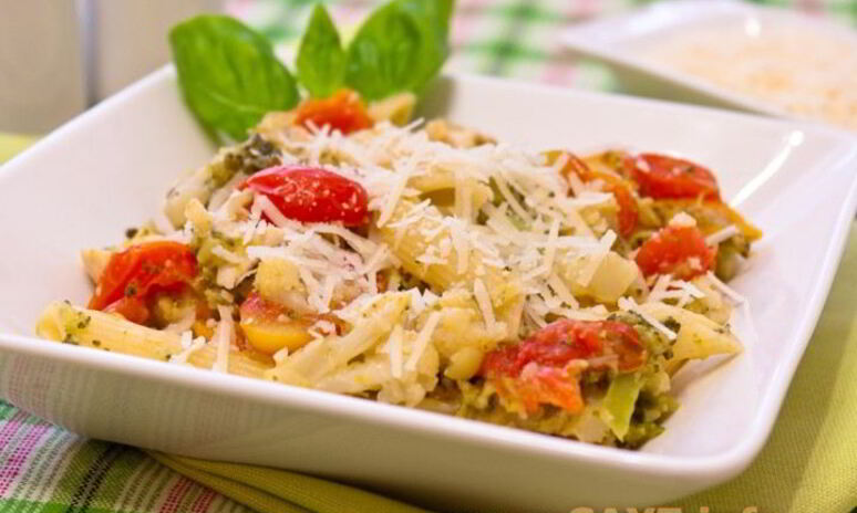 Рецепт макарон с брокколи, цветной капустой и куриным филе