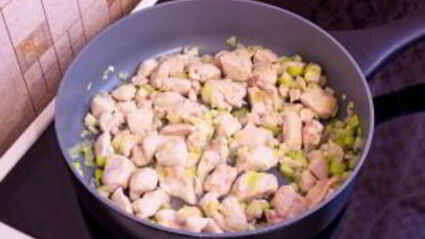 макароны с брокколи, цветной капустой и куриным филе