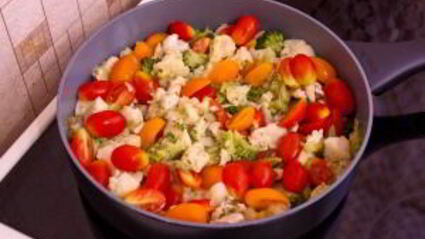 макароны с брокколи, цветной капустой и куриным филе