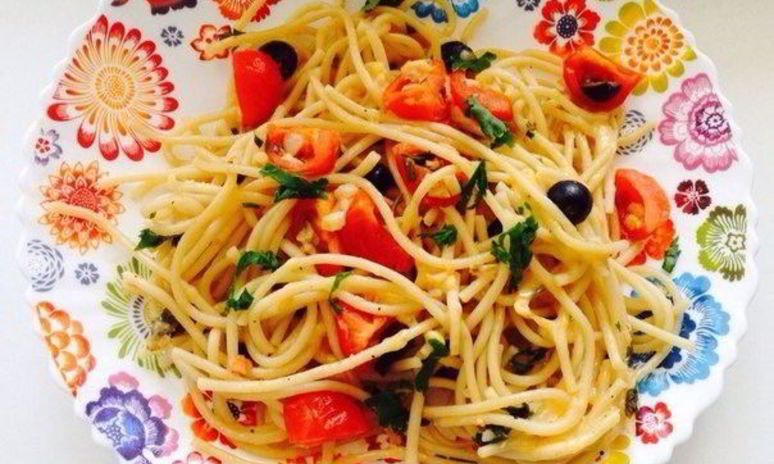 Рецепт макарон с черри, оливками и пармезаном
