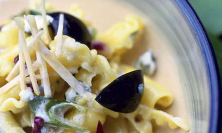 Рецепт макарон с соусом из винограда и сыра