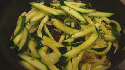 макароны с цукини, пармезаном и розмарином