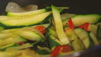 макароны с цукини, пармезаном и розмарином