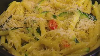 макароны с цукини, пармезаном и розмарином