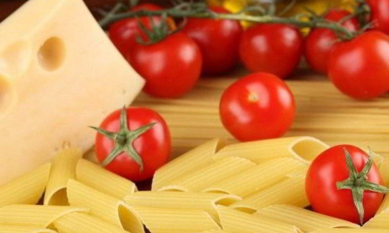 Рецепт макарон в остром томатном соусе с пармезаном