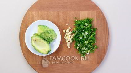 паста из авокадо