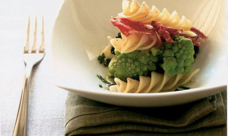 Рецепт пасты с брокколи и свиным шпиком