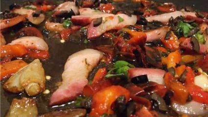 паста с чесноком и сальсой из сушеных томатов