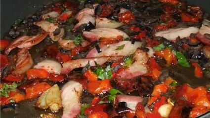 паста с чесноком и сальсой из сушеных томатов