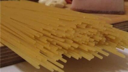 паста с чесноком и сальсой из сушеных томатов