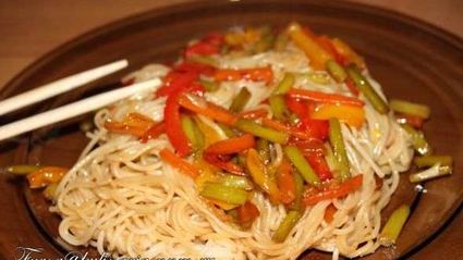 паста с чесноком и устричным соусом