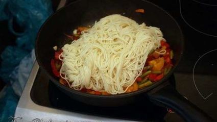 паста с чесноком и устричным соусом