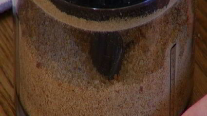 паста с карамелизированным луком и свежим сыром