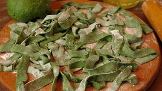 Паста с крапивой и шпинатом