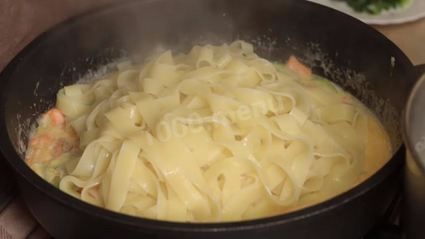 паста с красной рыбой в сливочном соусе