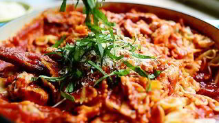 Паста с курицей и томатами