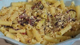 Паста с радиккио, орехами и сыром