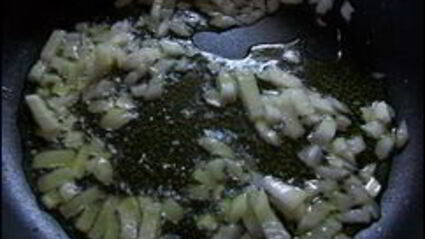 паста с соусом из сальсичи и овощей