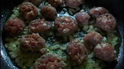 паста с соусом из сальсичи и овощей