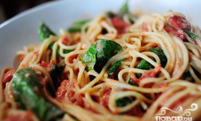 Рецепт пасты с соусом из сыра и томатов