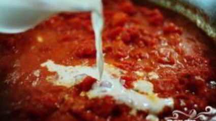 паста с соусом из сыра и томатов