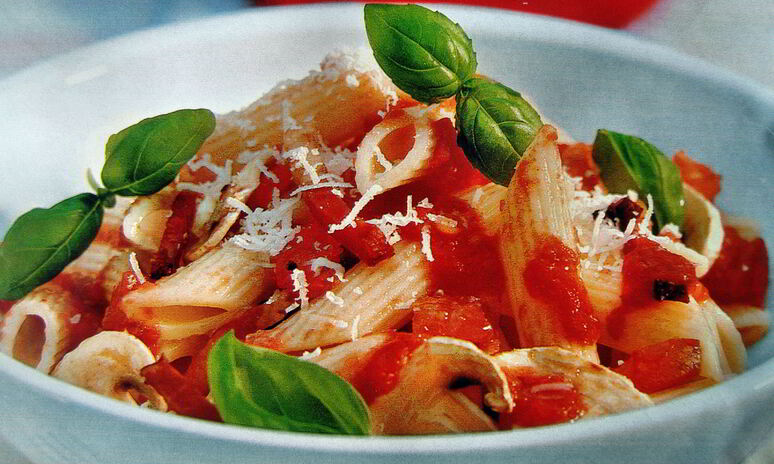 Рецепт пасты с томатным соусом, оливками и каперсами