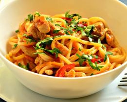 Паста со свининой в томатном соусе