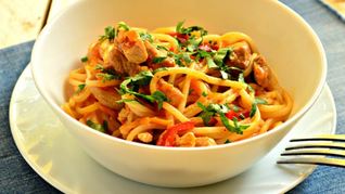 Паста со свининой в томатном соусе