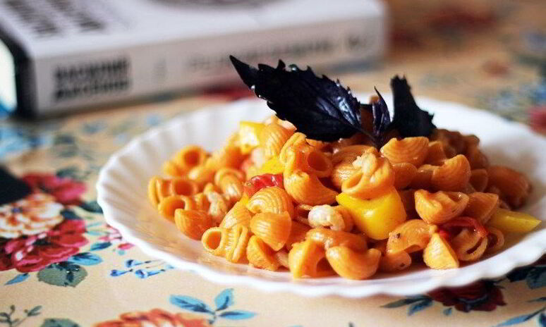 Рецепт пасты томатной с креветками и овощами