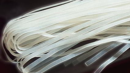 рисовые макароны с тигровыми креветками