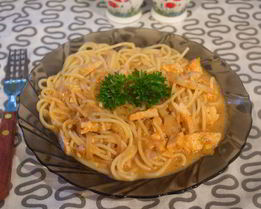 Спагетти под соусом