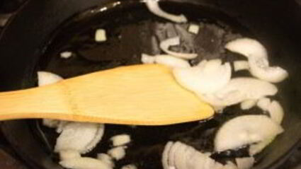 спагетти под соусом