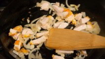 спагетти под соусом