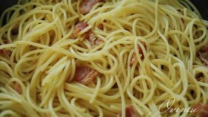 спагетти с беконом