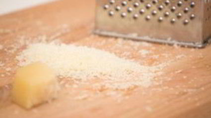 спагетти с чернилами каракатицы и морепродуктами