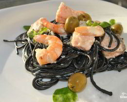 Спагетти с чернилами каракатицы в сливочном соусе