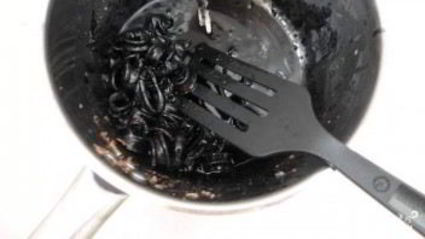 спагетти с чернилами каракатицы