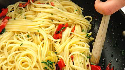 спагетти с чесноком и маслом