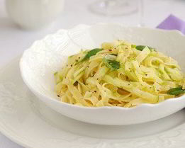 Спагетти с молодым картофелем и цукини