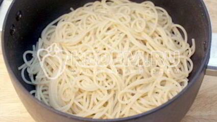 спагетти с мясной подливой