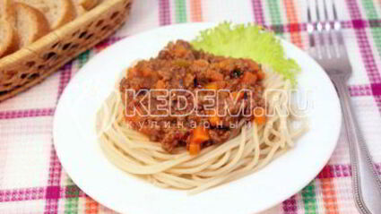 спагетти с мясной подливой