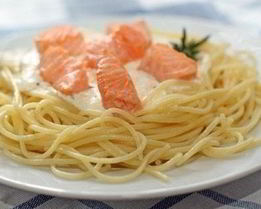 Спагетти с пармезаном и семгой