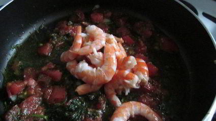 спагетти с томатами и креветками