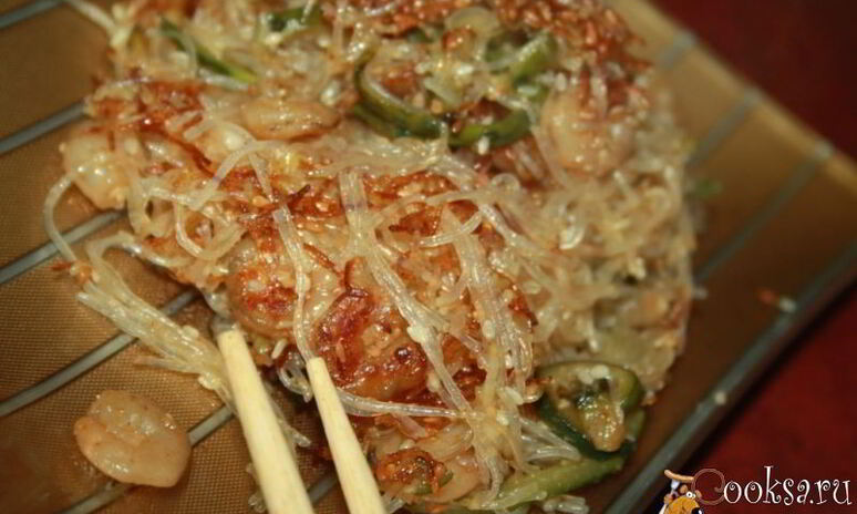 Рецепт жареной фунчезы с креветками и огурцом