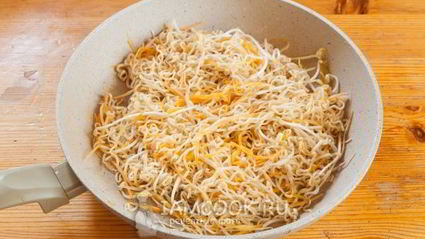 жареная лапша с морковью